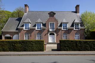 In de www.arteveldestraat25.be (url kopiëren en plakken indien doorklikken niet lukt) in Roeselare stellen we jou graag deze bijzondere...