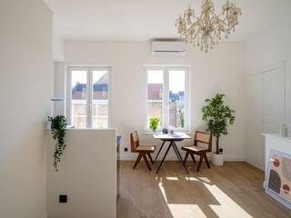 Deze volledig gerenoveerde studio bevindt zich in de Lucas de Heerestraat, een centrale en gegeerde ligging in Gent. Dankzij de vlotte bereikbaarheid en de nabijheid van het stadscentrum, openbaar vervoer, winkels en verschillende onderwijsinstellingen vormt deze studio een ideale uitvalsbasis voor studenten, starters of een interessante investering. <br /><br />De studio is gelegen op het gelijkvloers en werd volledig nieuw gerenoveerd. De studio beschikt over een moderne keuken, uitgerust met een vaatwasmachine, koelkast en inductiekookplaat. Daarnaast is er een aparte privatieve badkamer met douche en lavabo. Een absolute troef van deze studio is het ruime terras van maar liefst 10 m². Deze aangename buitenruimte biedt volop mogelijkheden om in alle rust te genieten van het buitenleven.<br /><br />Als extra troef beschikt het gebouw over een gemeenschappelijke garage voor fietsen en vuilnisbakken. <br /><br />Dankzij de volledige renovatie, het uitstekende EPC-label A en de centrale ligging is deze studio een interessante opportuniteit voor wie op zoek is naar een instapklare woonoplossing of een investering in Gent.<br /><br />Zeer geschikt voor: studenten, starters, ouders met studerende kinderen en investeerders.<br /><br />De weergegeven foto's zijn referentiefoto's. <br /><br />Voor meer informatie of een bezoek, contacteer Jarno via 0473 28 42 26 of via info@vicusvastgoed.be.