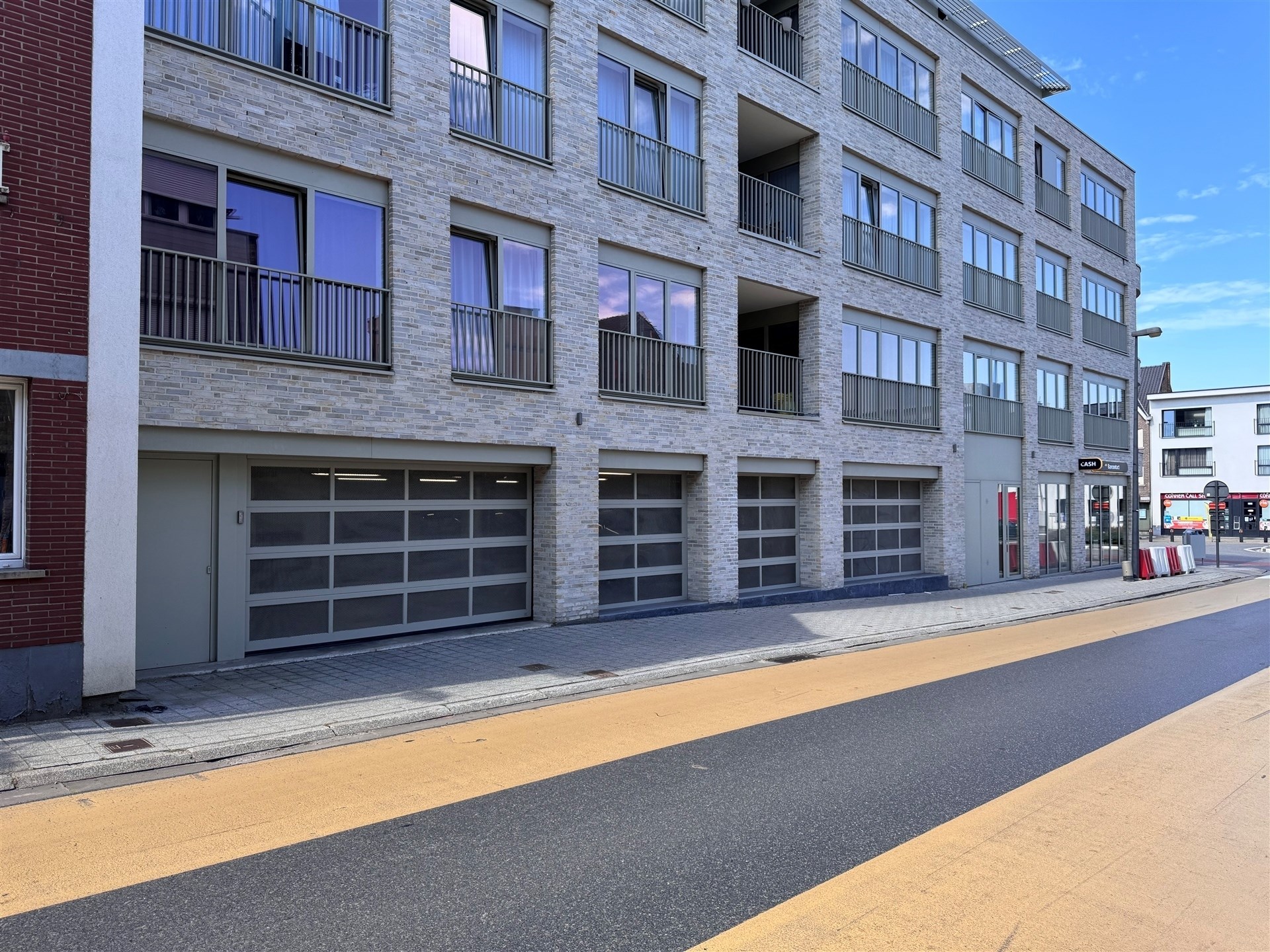 4 autostaanplaatsen te huur op de Nieuwstraat te Wetteren - foto 4