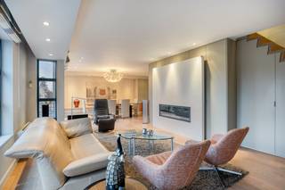 Ben je op zoek naar een ruim en kwalitatief afgewerkt duplexappartement in het centrum van Zwijndrecht?Dan is dit instapklare appartement, gelegen...