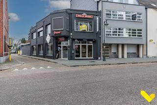 Prachtig handelspand met appartement te koop in hartje Veerle!Dit handelspand werd in 2019 volledig gerenoveerd en is op de benedenverdieping 200m²...
