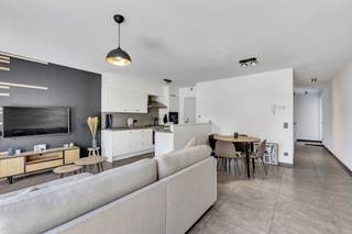 Voor meer info of een bezoek, bel 054 69 39 36 - Op een strategische ligging in Ninove bevindt zich dit recent appartement met een...