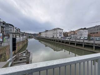Duplexappartement gelegen rechtover het kanaal de Dender in Geraardsbergen.Tweede verdieping bereikbaar zonder lift.Dit appartement bestaat uit een...