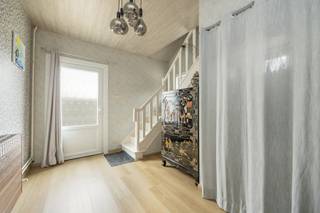 In Tessenderlo-Ham, met een vlotte verbinding naar omliggende gemeenten, bevindt zich deze praktisch gelegen woning, omringd door alle...