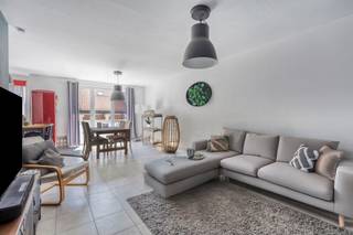 Instapklaar energiezuinig appartement. Indeling: op het eerste verdiep met lift:Inkomhal met wc, woonkamer  (36m²) met open ingerichte keuken en...