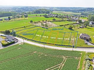 Deze verkaveling situeert zich langsheen de Bontestraat te Sint-Maria-Oudenhove, de gronden zijn uiterst landelijk doch vlot bereikbaar gelegen...