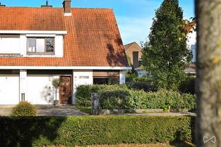 <p><span>Located on </span><strong><span>Ortolanenstraat in Kessel-Lo</span></strong><span>, this charming semi-detached house enjoys a </span><strong><span>quiet, dead-end street</span></strong><span> in a pleasant, family-friendly residential neighbourhood. The property combines a particularly peaceful setting with excellent accessibility, just a short bike ride from Leuven city centre and the railway station. Schools, shops, green parks and major transport links are also nearby. </span><strong><span>With a school on the same street, this is an ideal home for families with children.<br /><br /></span></strong><span>The property has undergone </span><strong><span>several renovations in recent years</span></strong><span>, with a strong focus on comfort, a sense of space and contemporary living. The ground floor has been opened up to create a </span><strong><span>bright and welcoming open-plan living area</span></strong><span>, offering a seamless connection to the terrace and garden. New flooring has been installed, practical built-in cupboards have been added, and a </span><strong><span>new, high-quality kitchen with beautiful finishes</span></strong><span> has been fitted.<br /><br /></span><span>Several technical and energy-efficiency improvements have also been made, including the installation of a </span><strong><span>new heating system, cavity wall insulation and a water softener</span></strong><span>.<br /><br /></span><span>The property currently offers </span><strong><span>four bedrooms</span></strong><span>, making it particularly suitable for families or anyone looking for additional space for a home office or hobby room. There is also a </span><strong><span>practical integral garage</span></strong><span>, providing convenient parking and additional storage space.<br /><br /></span><span>One of the property's highlights is its </span><strong><span>cosy and inviting garden</span></strong><span>, featuring several cosy seating areas. Whether you want to unwind, enjoy outdoor dining or entertain friends and family, the garden offers a lovely setting throughout the day.<br /><br /></span><span>Finally, </span><strong><span>the location is a major asset</span></strong><span>. The neighbourhood is known for its pleasant residential atmosphere, quiet streets and nearby green spaces. With </span><strong><span>a school on the same street</span></strong><span>, Leuven city centre and railway station within easy reach, and convenient access to the E40 motorway, this property offers </span><strong><span>the perfect combination of peaceful, family-friendly living and excellent connectivity</span></strong><span>.<br /><br /></span><strong><span>A charming family home with four bedrooms, a lovely garden and an excellent location in Kessel-Lo!</span></strong></p>