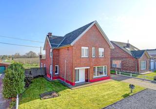 Te koop: Open bebouwing in Meensel-Kiezegem, gelegen in een landelijke omgeving met mooi open zicht.Bekijk deze woning hier alvast volledig virtueel...