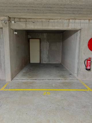 Parking met berging te koop in residentie Elisa, goed gelegen op niveau -2, vlakbij de autolift en personenlift.Afmetingen: diepte: 510 centimeter;...