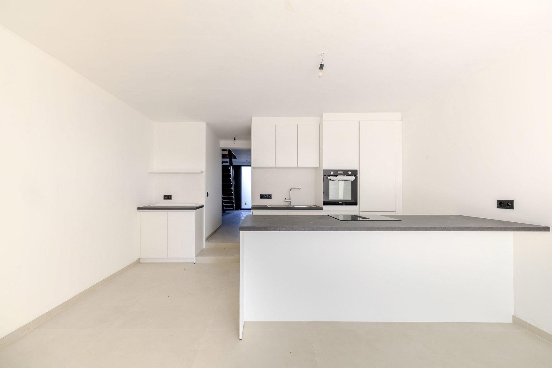 Gerenoveerde woning met 3 slpks, tuin en garage - foto 4