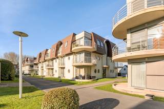 Te koop: gezellig appartement in de Derbylaan, Bredene, gelegen in een residentiële omgeving met toegang tot een gemeenschappelijk zwembad en...