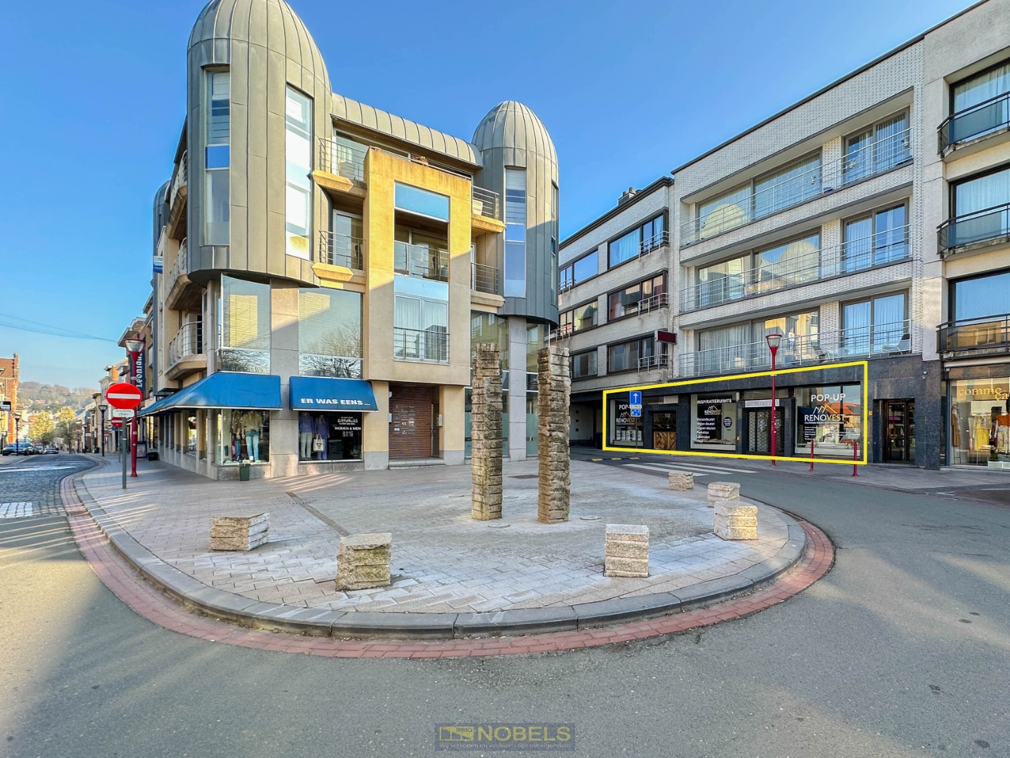 Te koop, commercieel handelspand met grote visibiliteit in het centrum van Ronse - photo 1