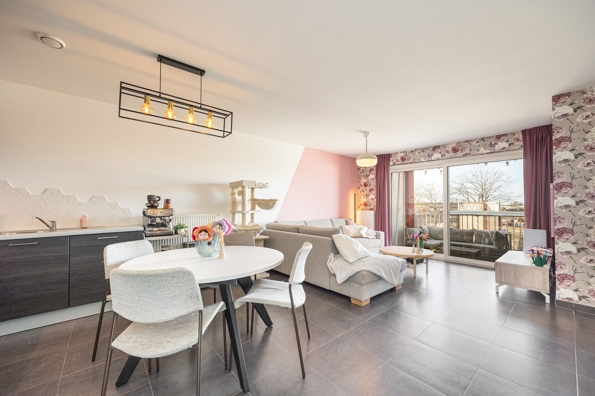 Modern appartement met zonnig terras en autostaanplaats! - foto 1