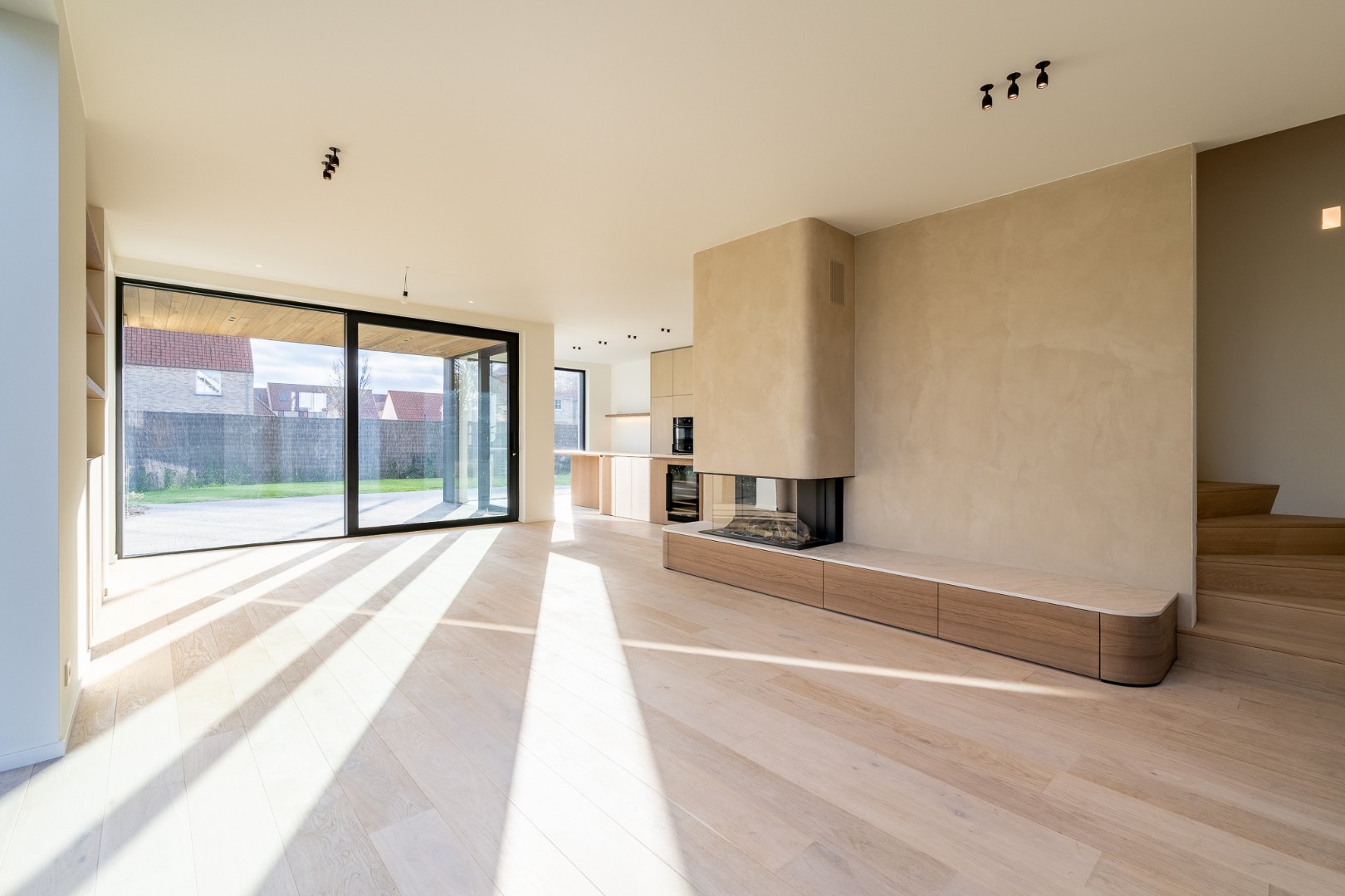 Nieuwbouwvilla gelegen op een ruim perceel te Knokke dichtbij het centrum. - photo 2