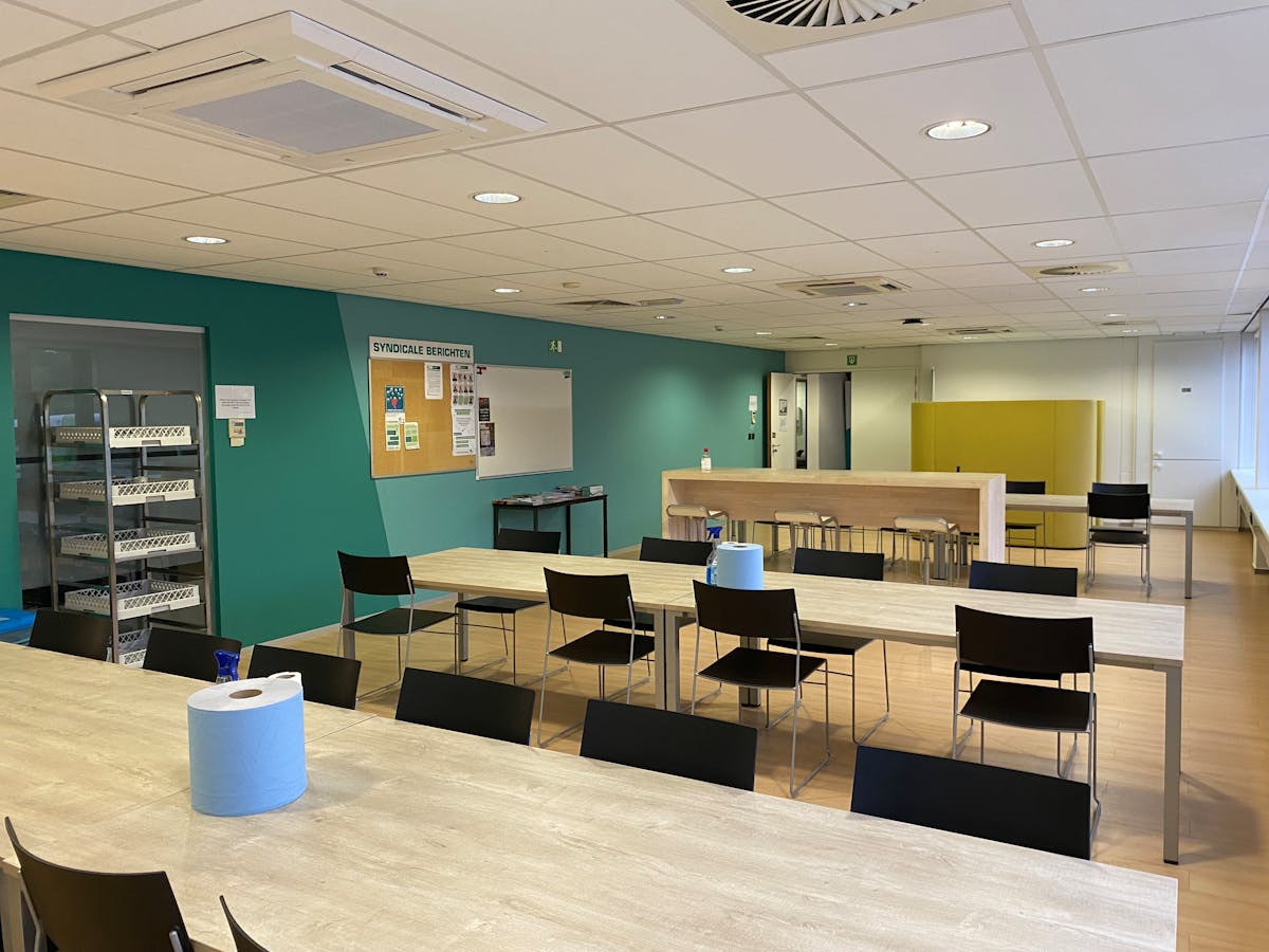 Kantoorgebouw op centrale ligging te Roeselare  - foto 5