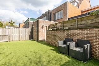 Op een uitstekende locatie, in het centrum van Heist-op-den-Berg, bevindt zich deze instapklare woning met 2 slaapkamers, inpandige garage en...