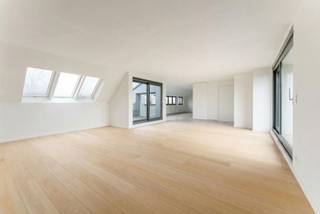 Penthouse luxueux avec vue panoramique sur le parc au cœur de WaregemCe penthouse exclusif de 167 m² avec deux terrasses spacieuses (17,44 m²...