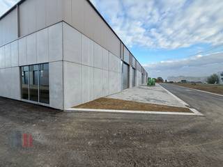 Nieuwe KMO-unit met een oppervlakte van 240 m². De nieuwe KMO-ontwikkeling 'THEA' bestaat uit 22 casco KMO-units met oppervlaktes tussen 180 m² en...