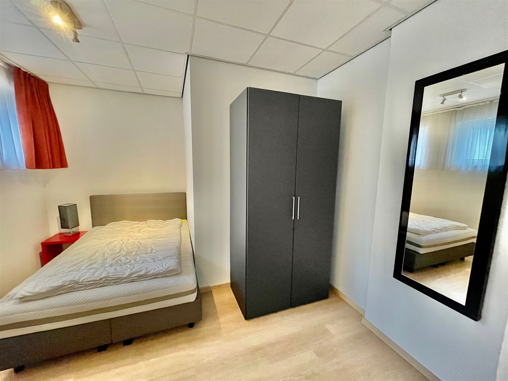 Gemeubeld 2-K appt met 2 badkmrs in hartje Brussel! - foto 4