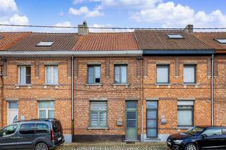 Op te frissen gezinswoning op een uitstekende locatie in Melsele (239m²) Dit betreft een gesloten bebouwing met stadstuin op een uitstekende locatie...