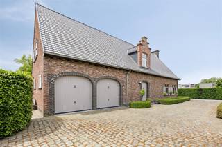 Ontdek deze prachtige landelijke woning in Waasmunster, in tweede lijn gelegen op een royaal perceel van 1215m² + 10.201m² weide.Deze unieke...