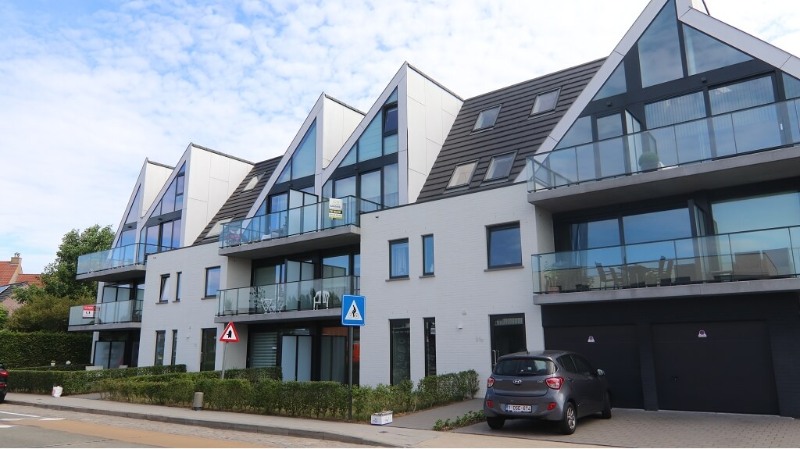 Instapklare 2-slaapkamerduplex met terras en carport te huur in Sijsele Damme - foto 1