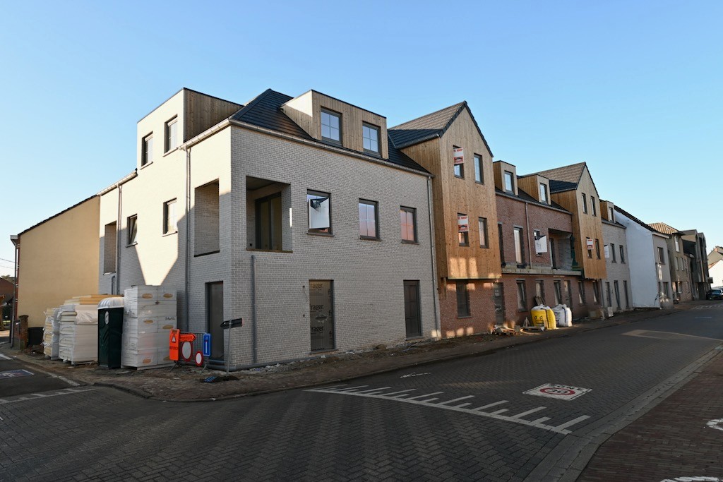 Ruim gelijkvloers appartement met 2 slaapkamers ! - foto 2