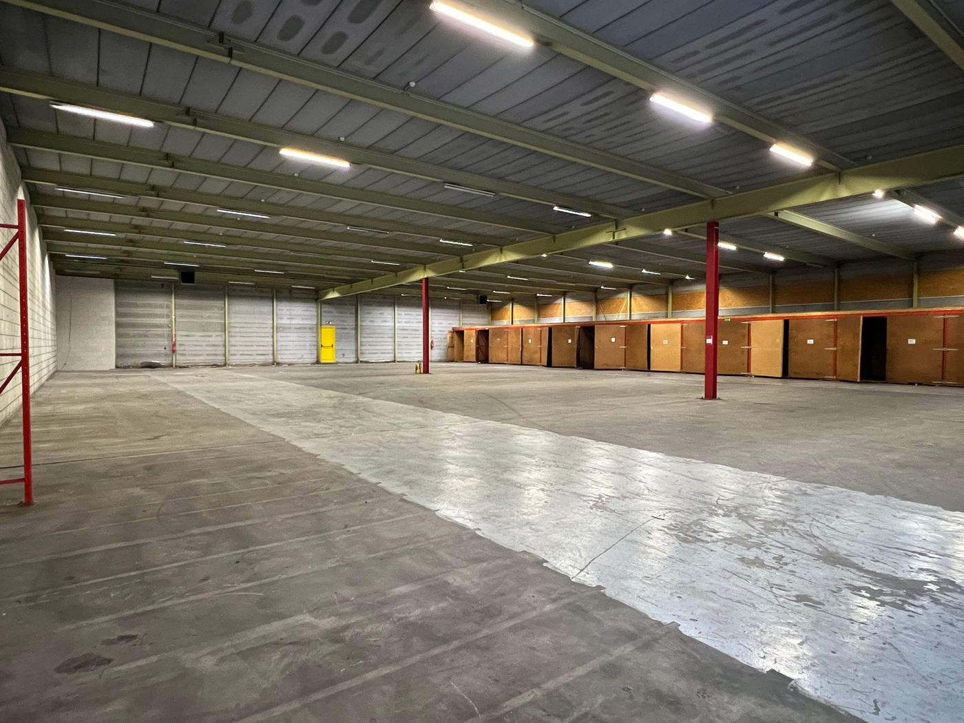 4.870 m² DE ZONE DE STOCKAGE AVEC 185 m² DE BUREAU A LOUER - photo 5