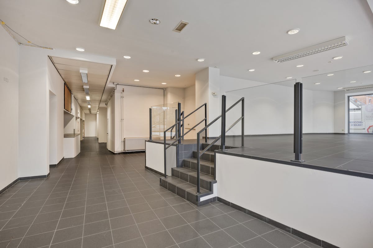 Commerciële ruimte van 428m2 in hartje Hasselt - foto 3