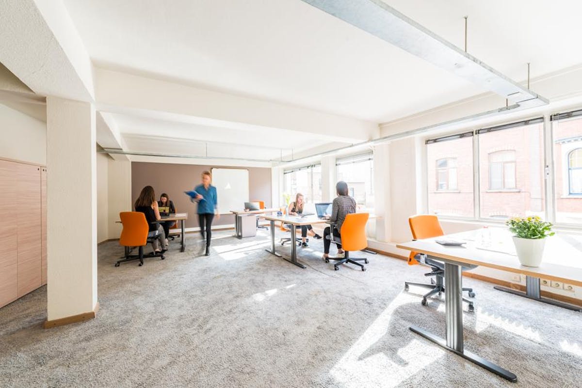 Modern full-service offices (17 m²-51 m²) for rent in Ghent - photo 1