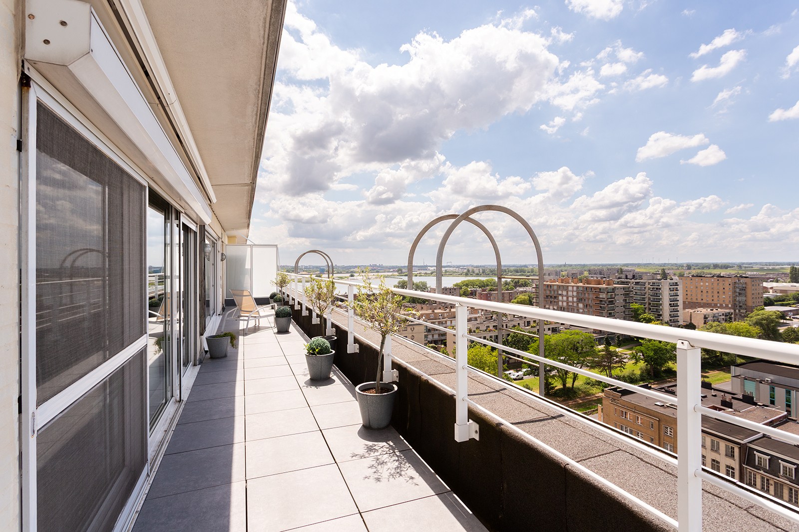 Dubbel appartement zijnde penthouse met panoramisch uitzicht op de 12de verdieping - foto 1