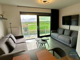 Knap ingericht appartement met fantastisch open zicht over de Veurnse vaart en het hinterland. Terrassen voor en achteraan en volledig tot in...