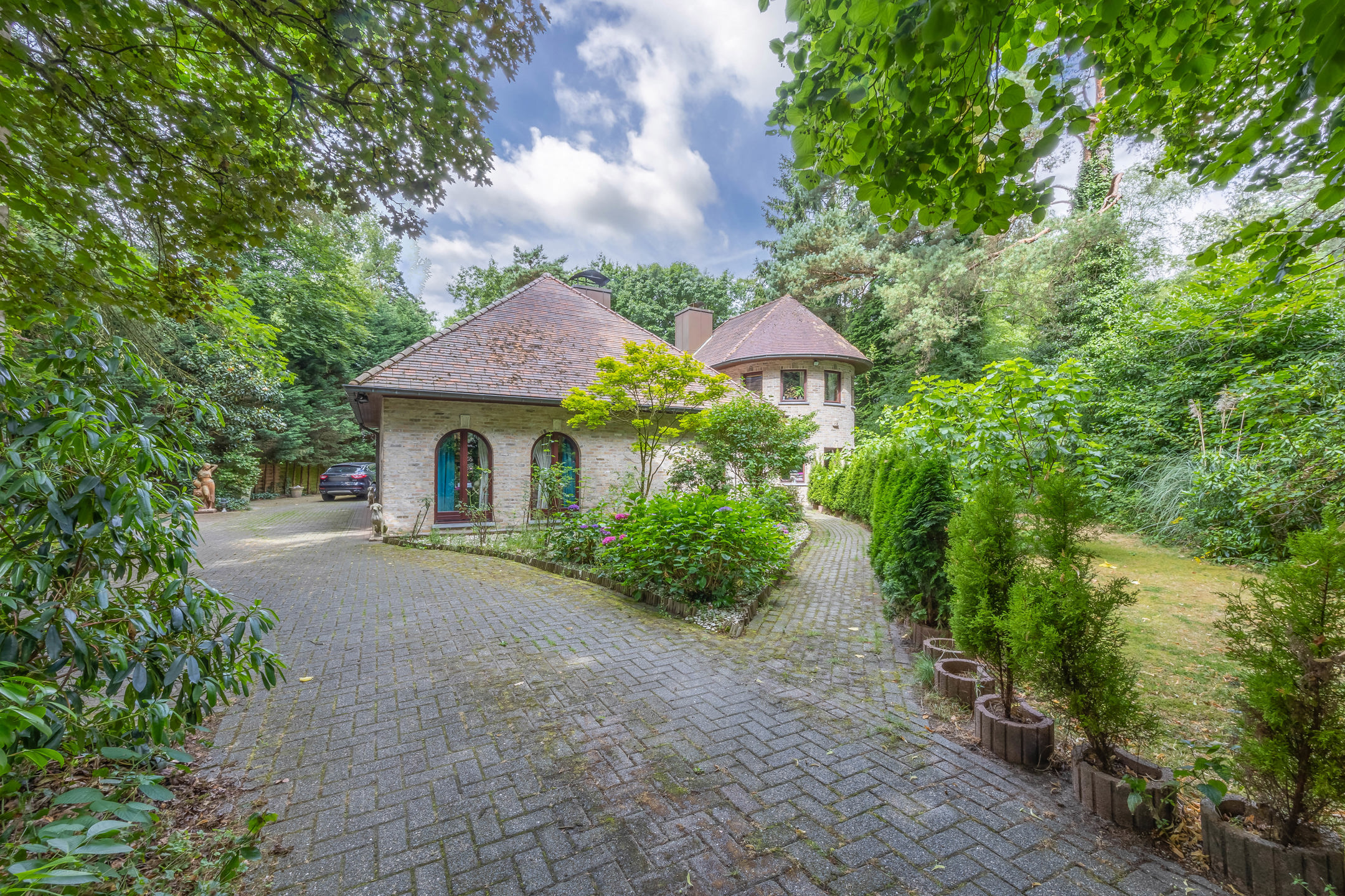 Woning met bijgebouw op groen domein van 3.905 m2 - foto 5