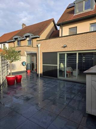 Move-in ready house with multifunctional space, solar panels, and prime location in BeverenThis well-maintained house in Vrasene (Beveren) offers a...