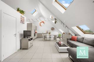 UIterst charmant appartement met 2 slaapkamers pal in het centrum!Ben je op zoek naar een super leuk appartement met veel lichtinval op de tweede...