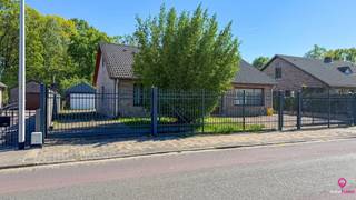 <p>Instapklare bungalow met 5 slaapkamers op toplocatie in Heusden-Zolder!<br /><br />Deze goed onderhouden bungalowwoning uit 1992 is gelegen op een mooi perceel van 10a34ca in een rustige en gegeerde buurt van Heusden-Zolder. Dankzij de uitstekende ligging bevindt u zich op wandelafstand van winkels en in de onmiddellijke nabijheid van scholen en het ziekenhuis.<br /><br />Bij het betreden van de woning komt u terecht in de inkomhal. Aan de rechterzijde bevindt zich de lichtrijke woonkamer. Verder in de hal is er een trap naar de bovenverdieping en een doorgang naar de keuken, die bereikbaar is via de technische ruimte.<br /><br />Aan de linkerzijde van de hal vindt u een gastentoilet, een ruime badkamer en drie comfortabele slaapkamers.<br /><br />De bovenverdieping biedt nog twee extra slaapkamers en een bijkomende doucheruimte, ideaal voor grotere gezinnen of als hobby-/werkruimte.<br /><br />De woning beschikt over een EPC-label D, wat betekent dat er geen renovatieverplichting van toepassing is.<br /><br />Buiten geniet u van een ruime, verzorgde tuin en een praktische garagebox.<br /><br />Pluspunten:<br />- Instapklaar;<br />- 5 slaapkamers!<br />- EPC label D (geen renovatieverplichting);<br />- Ruim perceel van 10a34ca;<br />- Rustige en centrale ligging;<br />- Nabij winkels, scholen en ziekenhuis;<br />- Garagebox en grote tuin.<br /><br />Maatregelen opgenomen in het Maatregelenregister: nee<br /><br />Voor een bezichtiging of meer informatie; Bel ons op 078/78.78.70 of kom gewoon langs op ons kantoor, u bent steeds welkom!</p>