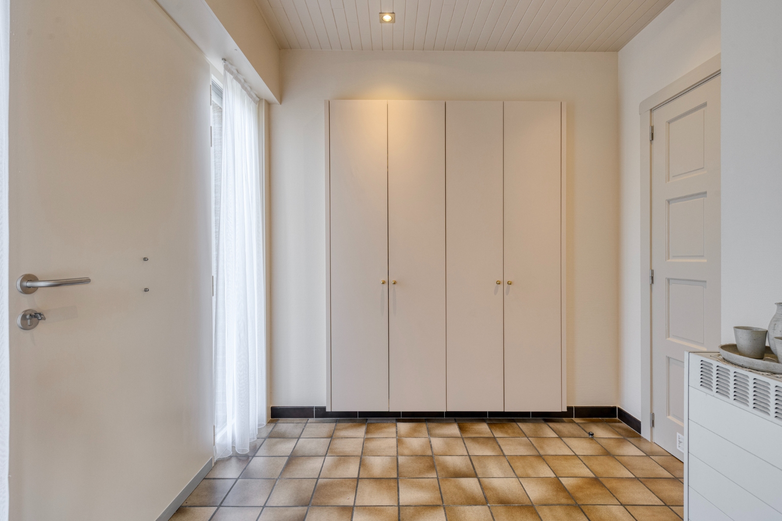 Zeer ruime halfopen woning met zonnige tuin in rustige woonwijk te Staden - foto 4