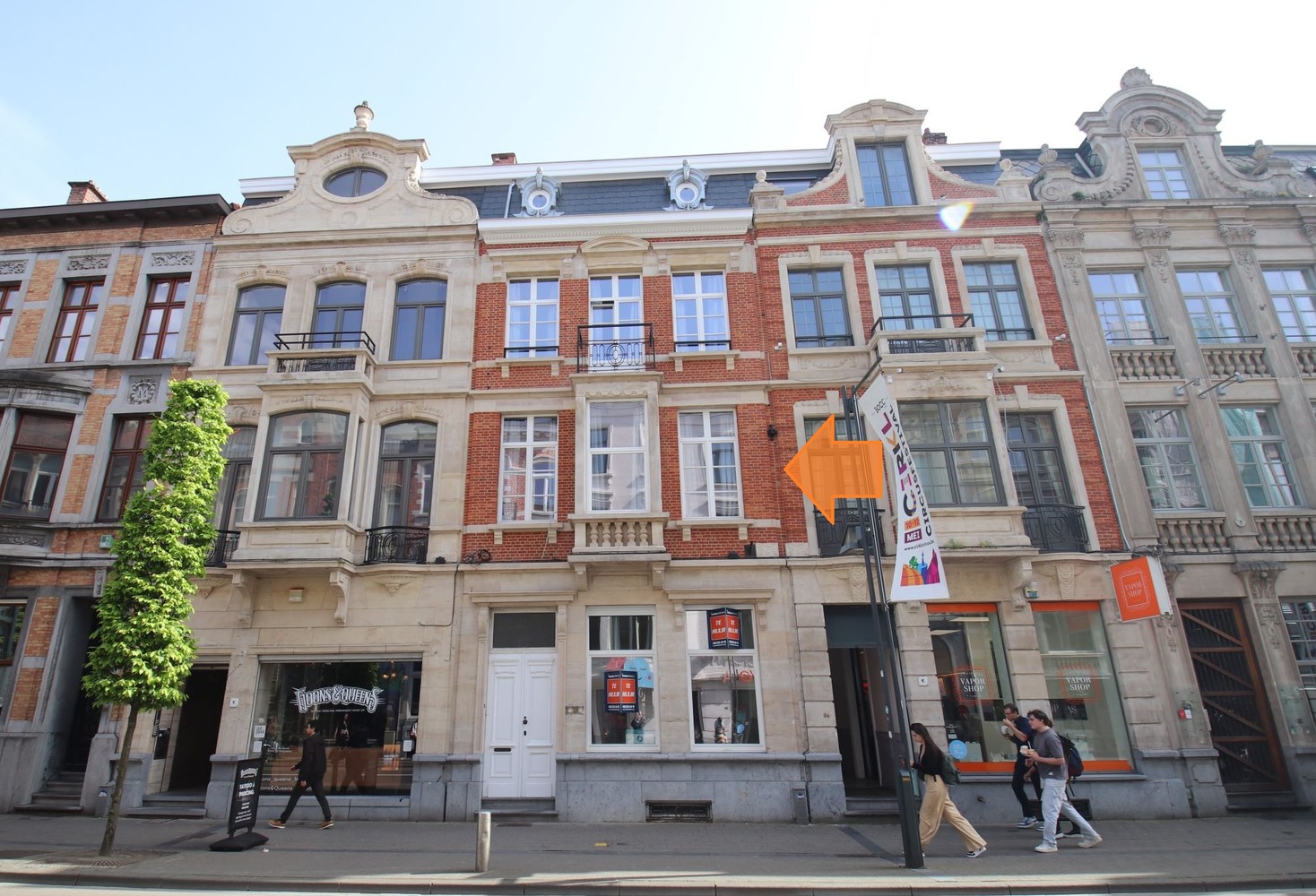 Compleet gerenoveerd appartement nabij het station - photo 1