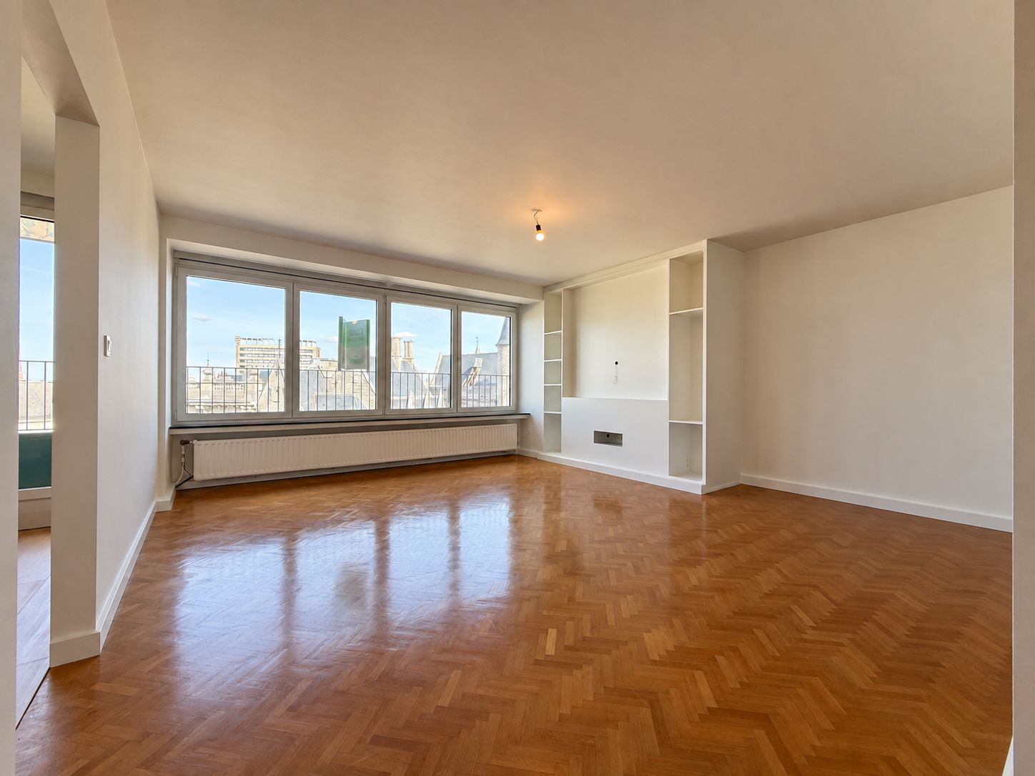 Gerenoveerde 2-slaapkamerpenthouse te huur vlakbij Sint-Baafsplein! - foto 3