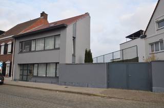 ZELE nabij Burgemeester Van Ackerwijk: instapklare, bijzonder ruime woning met 4 slaapkamers en tuinterras