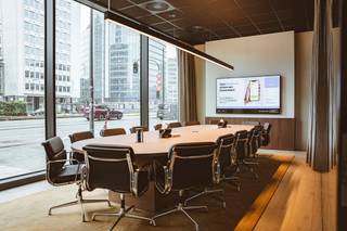 At 12-21 Bischoffsheimlaan in central Brussels, three <strong>fully furnished</strong> office units are available for rent, ranging from <strong>1,622 m² to 1,856 m²</strong>.<br />You can lease one or more units, <strong>or all 3 together</strong>, totaling <strong>5,152 m²</strong>.<br />The spaces are available under a <strong>standard lease</strong> or a <strong>service contract</strong>.<br /><strong>Parking ratio</strong> of <strong>1 space per 140 m²</strong>, with <strong>archive space</strong> also available.<br />A premium, flexible, and ready-to-use solution in a prime Brussels location.