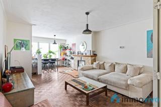 AlgemeenOp een bijzonder centrale locatie vindt u dit ruime gelijkvloerse appartement met twee comfortabele slaapkamers. Parken, winkels, scholen en...