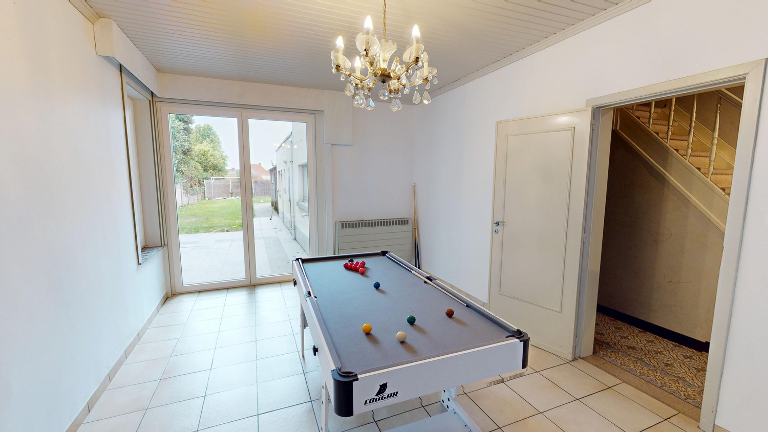 Ruime woning met 4 slaapkamers, mooie tuin en inpandige garage! - foto 5