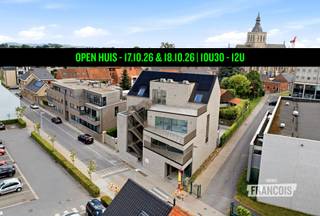 OPEN HUIS - 17.10.26 & 18.10.26 | 10U30 - 12U<br /><br />In Poperinge, gelegen in de Heilig-Hartstraat bevindt zich deze kleinschalige residentie, dit met 6 appartementen. Deze nieuwe residentie wordt afgewerkt in 2026 en werd gebouwd door Bouwonderneming Catteeu en Karure group. Met zijn interessante locatie dichtbij de Grote Markt (650m), allerlei voorzieningen (dokter, apotheek, winkels, scholen, horeca, sportgelegenheid) én voldoende gratis parking is dit een buitenkans! Er zijn nog 5 appartementen beschikbaar, telkens verschillend ingedeeld maar steeds kwalitatief afgewerkt. De keuken kan bij de meeste appartementen nog zelf worden gekozen én zitten in de prijs vervat. <br /><br />Er is mogelijkheid om een staanplaats bij te kopen, verder is er ook een gemeenschappelijke fietsenberging. <br /><br />Ben je een investeerder die zorgeloos wil verhuren of wil je liever zelf rustig maar centraal in Poperinge wonen? Maak dan meteen een afspraak met Manon (+32 475 21 56 22) voor een bezoek ter plaatse! <br /><br />Algemene informatie: <br /><br />- Terras aanwezig<br /><br />- EPC-label: A<br /><br />- Verwarming en actieve koeling: warmtepomp lucht/lucht<br /><br />- Lift aanwezig<br /><br />- Gemeenschappelijke waterontharder en regenwaterput <br /><br />- Enkele appartementen alreeds verhuurd! (DIRECT RENDEMENT) => werden ook geschilderd. <br /><br />Troeven<br /><br /><ul><li>Topligging in Poperinge<br /><br /></li><li>Staanplaats kopen mogelijk<br /><br /></li><li>Keuken naar eigen keuze</li></ul>