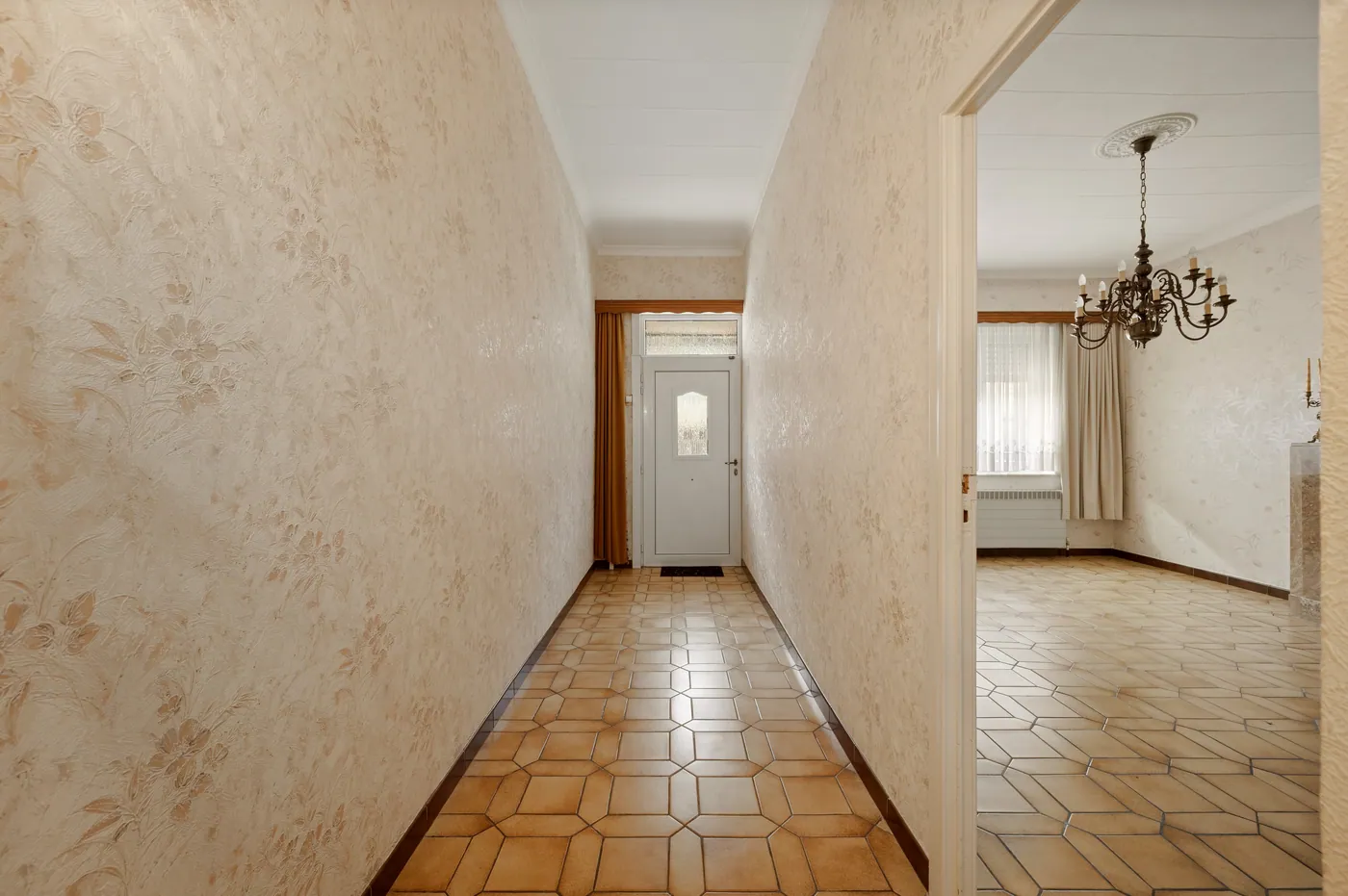 Te renoveren woning met 3 slaapkamers, garage en nabij voorzieningen - foto 4