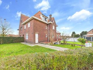 Op een centrale locatie tussen Beringen, Genk en Hasselt vinden we in Houthalen deze te renoveren mijnwerkerswoning terug op een ruim perceel van...