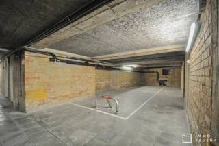 Langs de Bayauxlaan bevindt zich deze dubbele autostaanplaats te koop, gelegen in het commerciële centrum van Knokke. Deze autostaanplaats is...