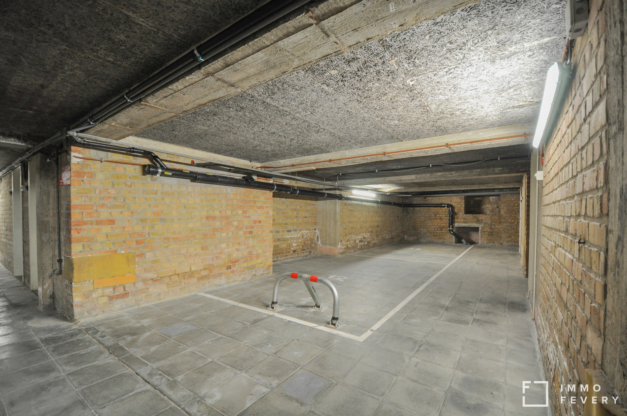 Dubbele autostaanplaats te koop in het centrum van Knokke. - foto 1