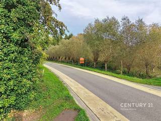 <p>Landbouwgrond van 36 are 80 nabij het centrum van Tremelo</p><p>Op zoek naar een mooie landbouwgrond op een rustige locatie? Deze ruime perceel van 3680 m² bevindt zich nabij het centrum van Tremelo en biedt tal van mogelijkheden.<br />De grond is vlot bereikbaar en gelegen in een rustige straat op een hoek.</p><p>Troeven:<br />• Oppervlakte: 3680 m²<br />• Rustige maar centrale ligging<br />• Goede bereikbaarheid</p><p>Wens je een gratis schatting? Vergeet dan zeker geen contact met ons op te nemen!</p><p>Wil jij meer informatie over deze grond? Bel ons dan op 016 90 10 21 of mail naar info@future-home.be.</p><p>Agrarisch gebied, Geen vergunning, Geen Verkavelingsvergunning, Voorkooprecht, Geen dagvaarding.</p>