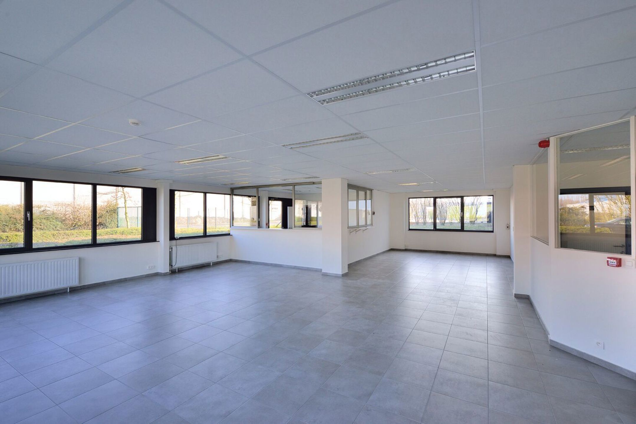 Uitstekend gelegen logistiek van 17.247 m² vlakbij de N16 - foto 4